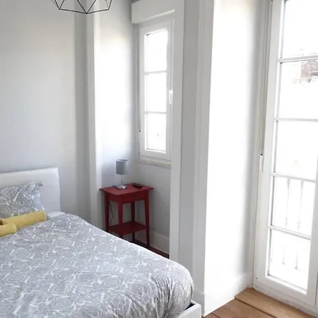 Apartment 4 Bedrooms Ap In Graca - Great For Families&groups Lisbon