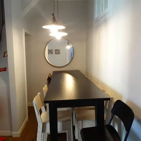Apartment 4 Bedrooms Ap In Graca - Great For Families&groups *