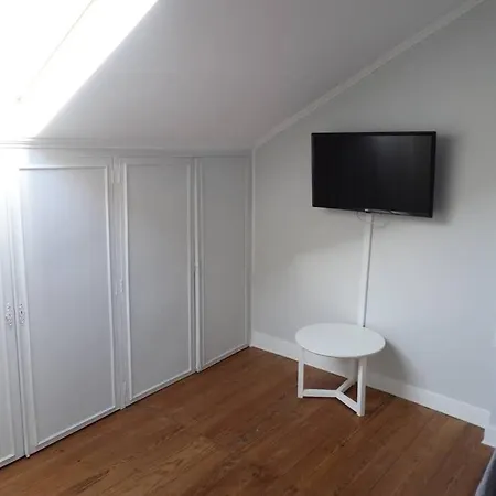 Апартаменты 4 Bedrooms Ap In Graca - Great For Families&groups Лиссабон