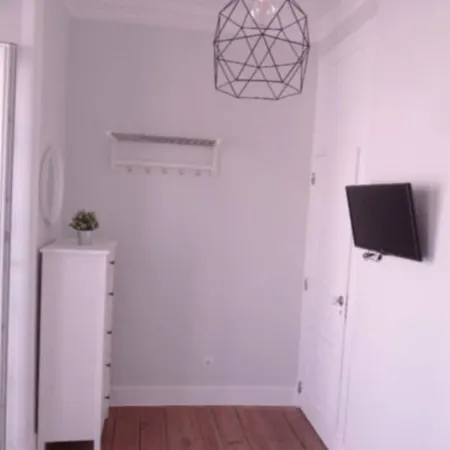 Апартаменты 4 Bedrooms Ap In Graca - Great For Families&groups Лиссабон