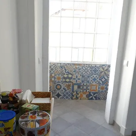 Апартаменты 4 Bedrooms Ap In Graca - Great For Families&groups Лиссабон